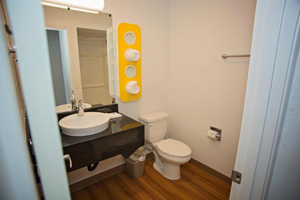 Deluxe King Room - Non-Smoking